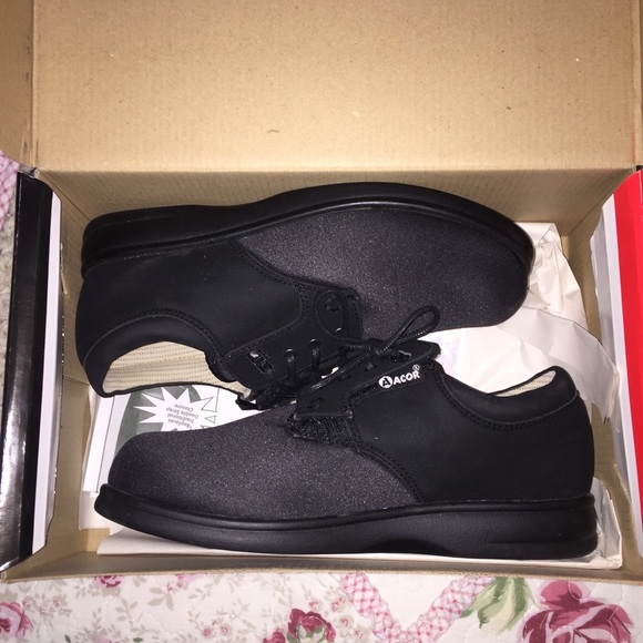 Acor Diabetic Shoes - Picture 1 of 3